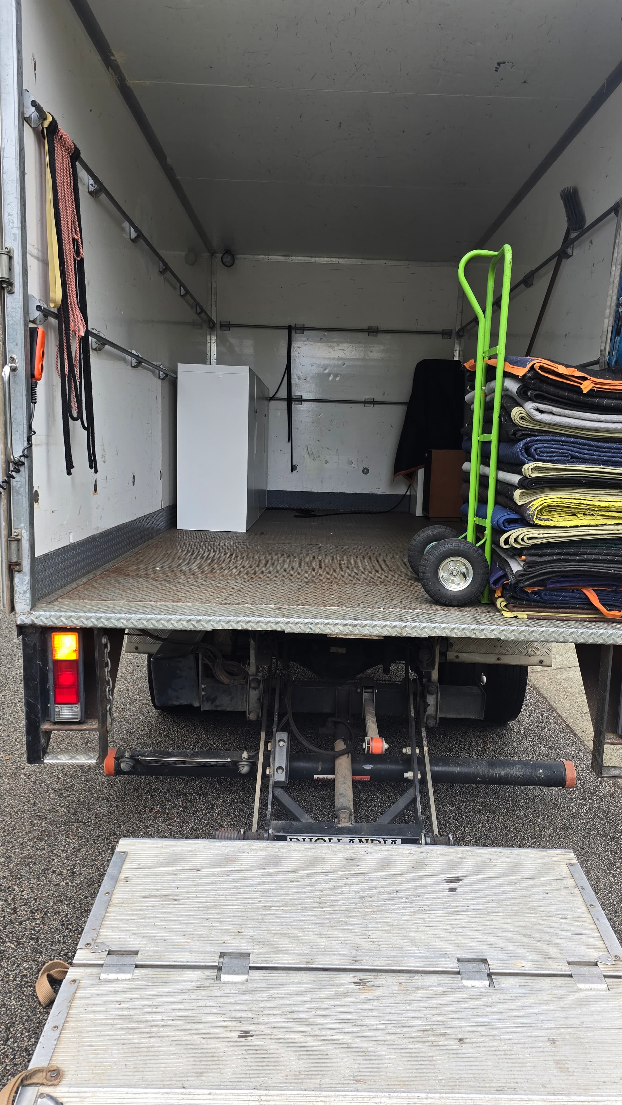 NP Movers work in Beldon