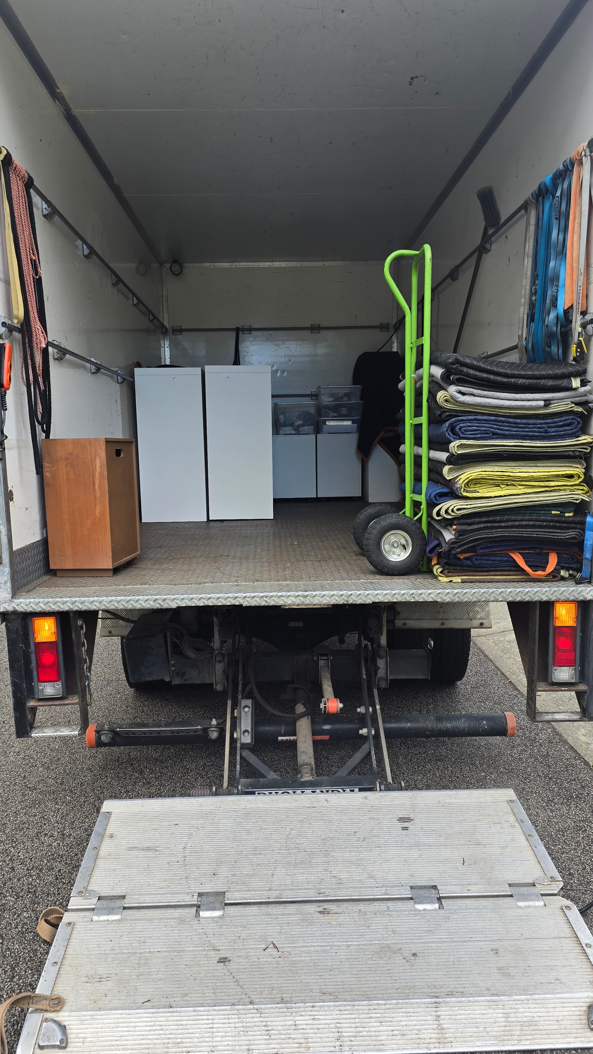 NP Movers work in Beldon