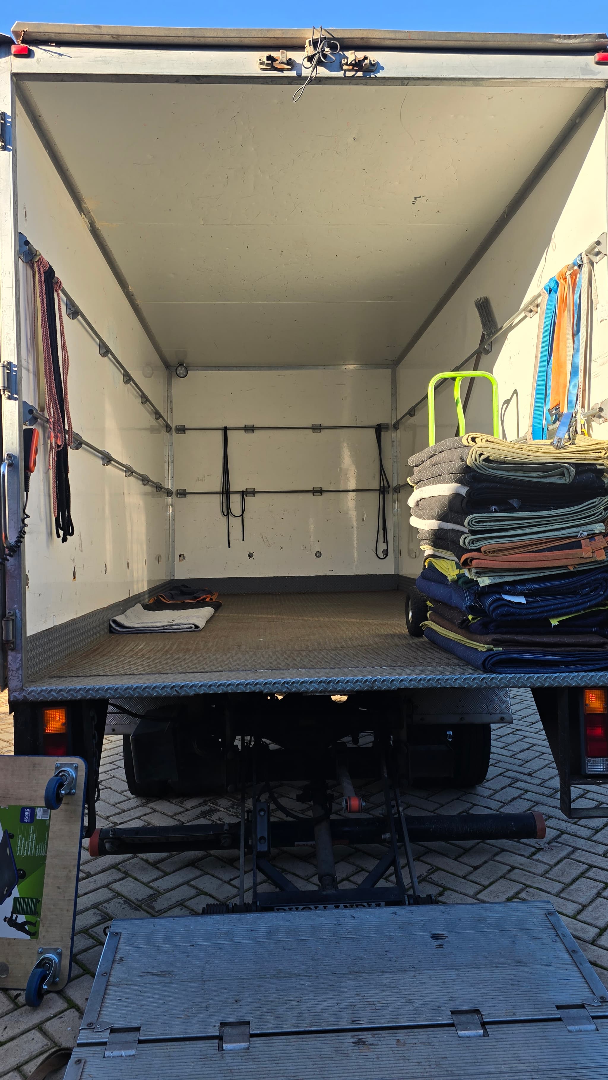 NP Movers work in Beldon